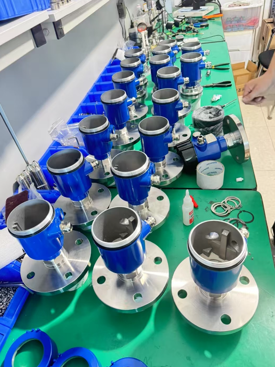 How to choose the appropriate model for purchasing pressure monitoring instruments for King blast furnaces in the metallurgical industry?